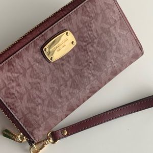 AUTHENTIC MICHAEL KORS Wristlet